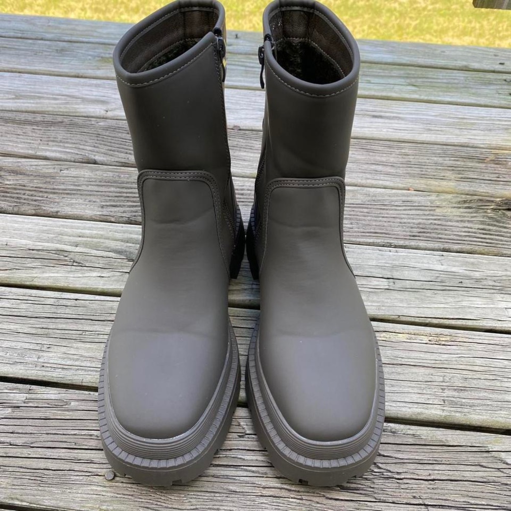 Dark Green - Rubberized Cleated Rain Boot - Nasty Gal - Size 8 Women’s
